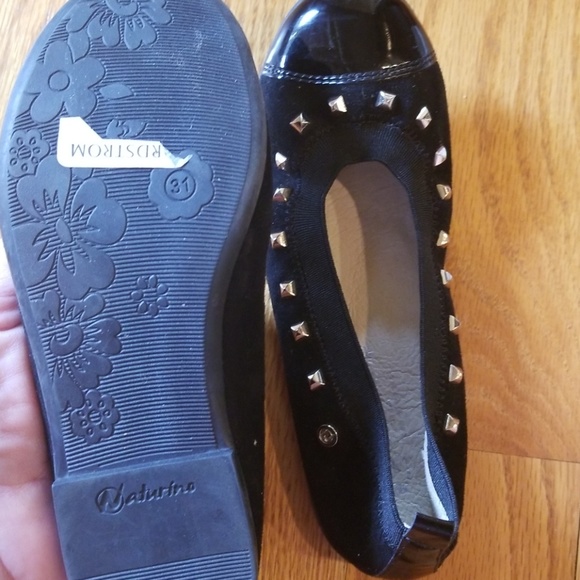 Shoes size 2 crocs and high end flats! - Picture 5 of 7